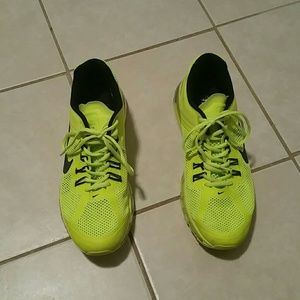 Air Max Volt Shoes